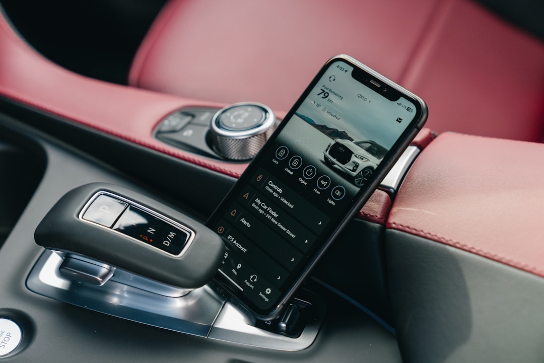Hệ thống kết nối thông minh LYNK & CO – điều khiển xe qua smartphone, AI assistant, OTA update